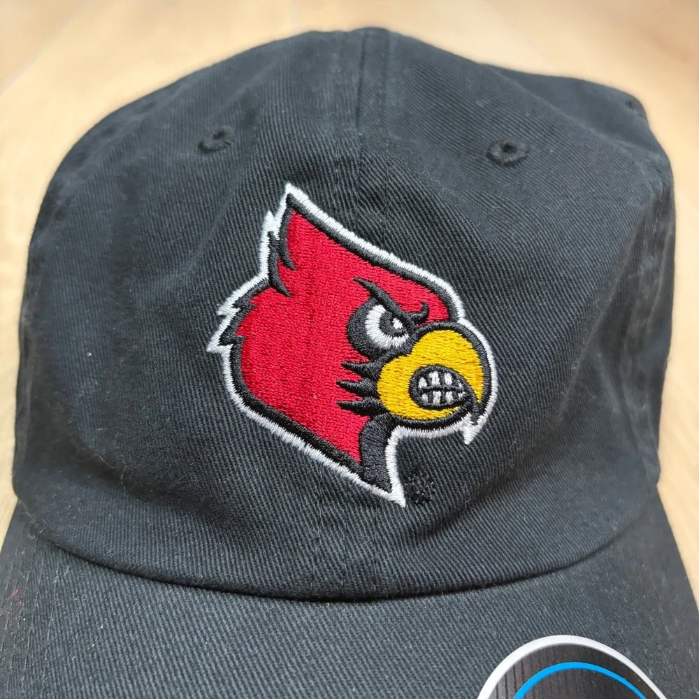 Louisville Cardinals Hat Mens Black Adjustable NCAA Dad Cap Top of the World NWT